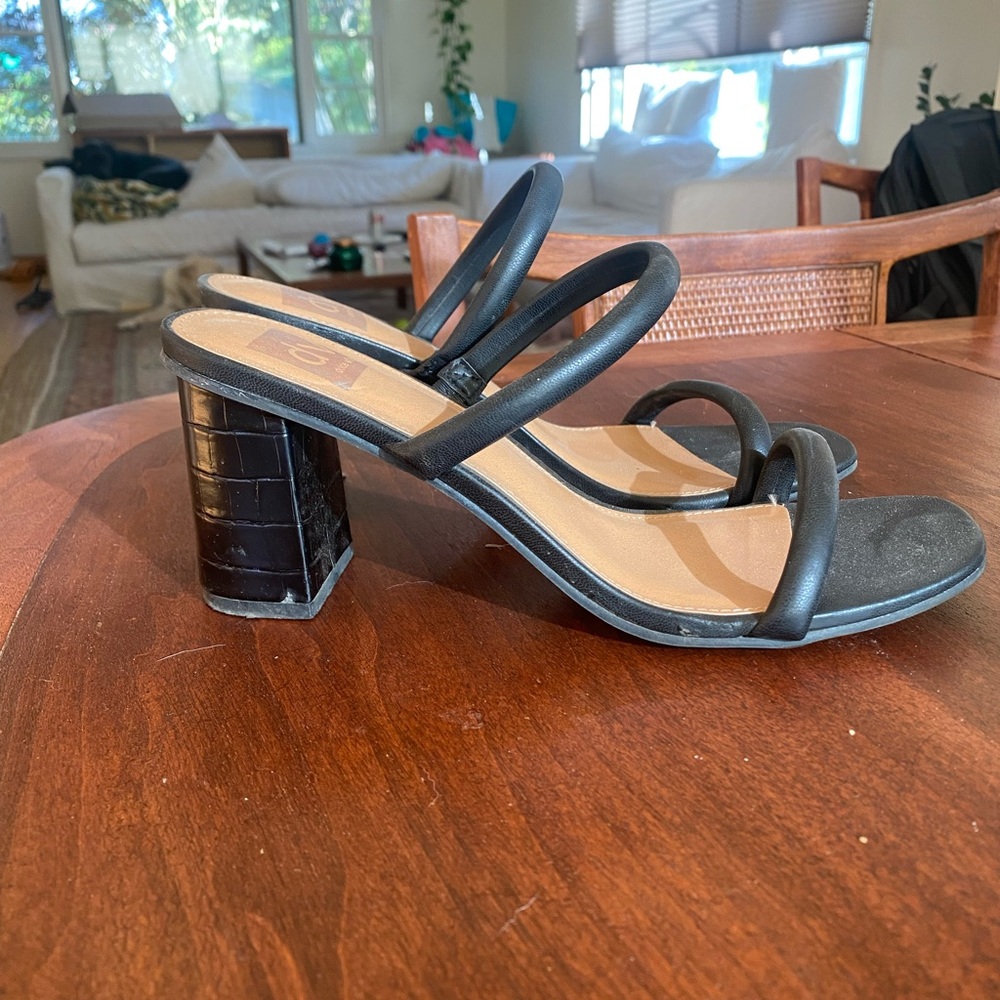 Dolce Vita Black Leather Heeled Sandals - Picture 3 of 4